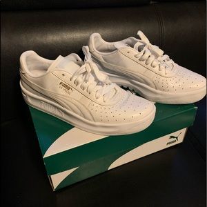 Very good condition used sneakers